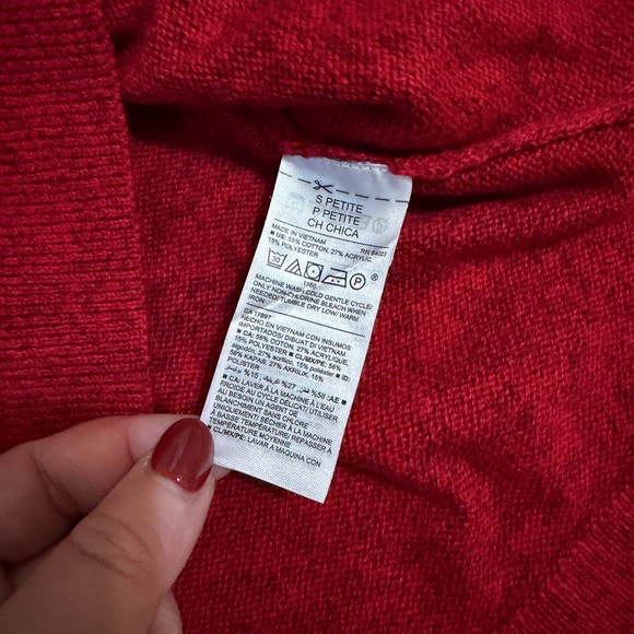 Old navy red sweater - Picture 4 of 5